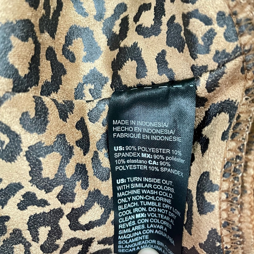 Leopard Foil Print Runway Leggings - Picture 11 of 11